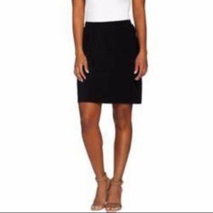 Susan Graver Pull On SKORT - BLACK - Sz M